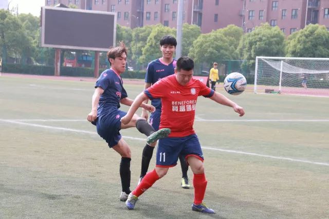 记者：鉴于罗杰斯和安德森转会情况，巴黎为巴尔科拉标价约1.7亿